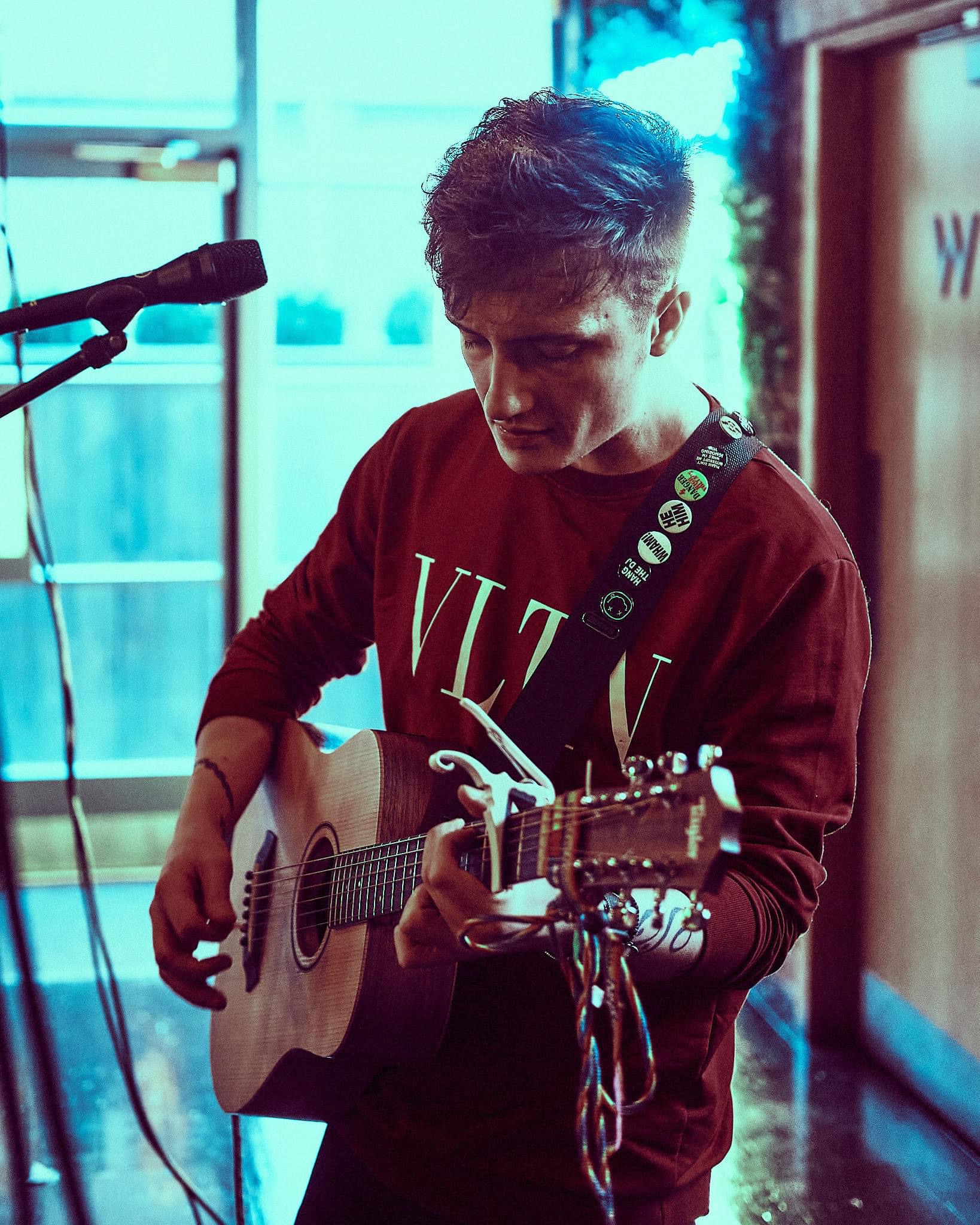 Michael Plumb performing an intimate acoustic set